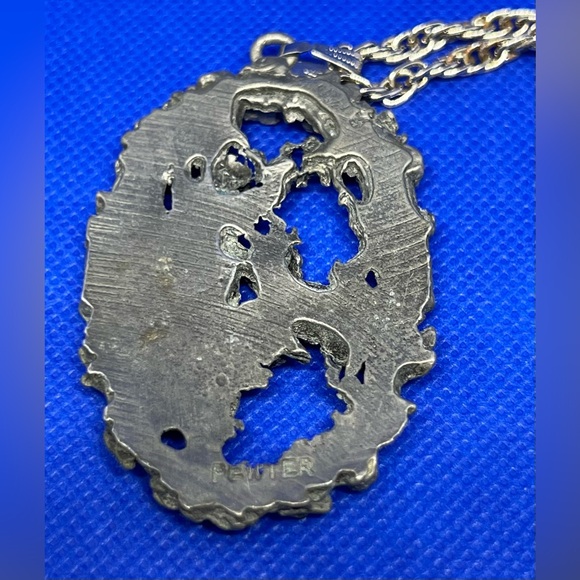 VTG  24” Necklace with Pewter Pendant with carved details - Picture 2 of 6